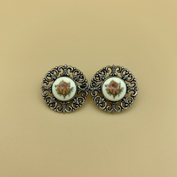 Anstecknadel "Fabienne" R3 Detail